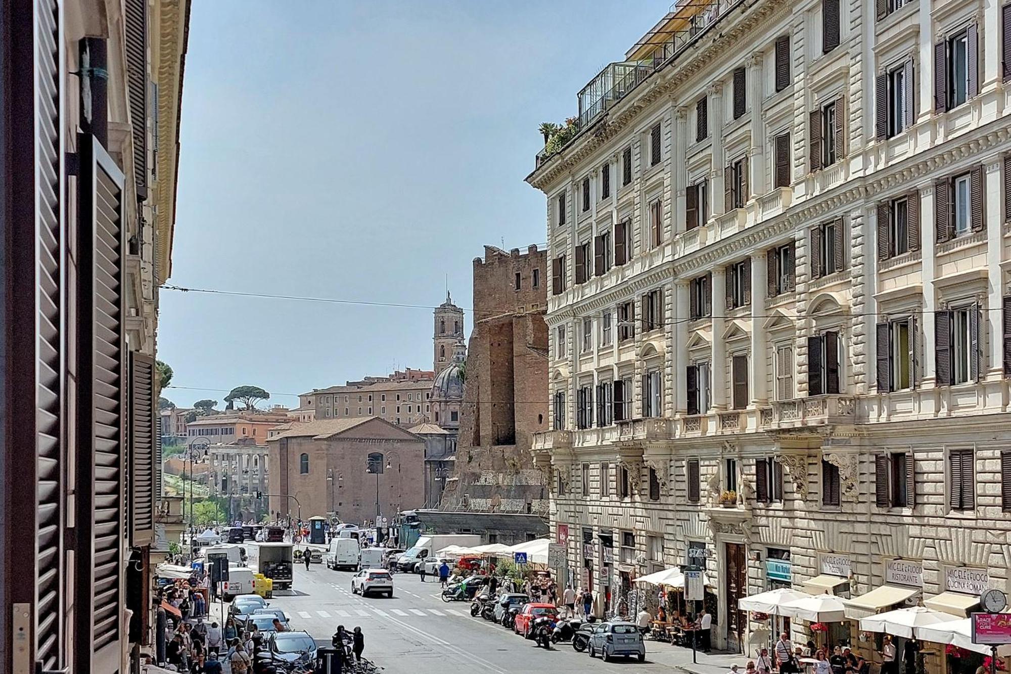 Ych-Colorful And Classy Apartment Near Fori Imperiali Rome Exterior photo
